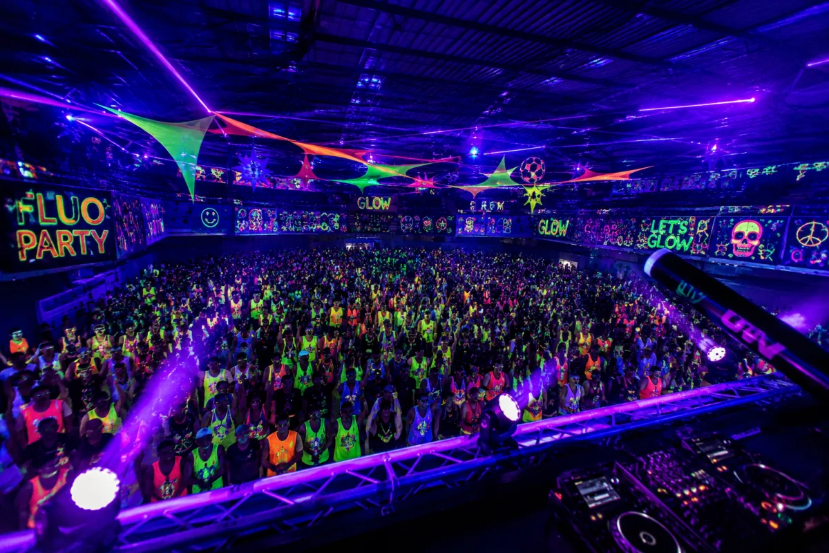 Soirée fluo animée par DJ Val en Vaucluse